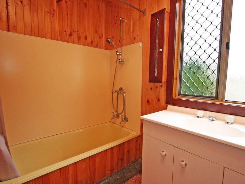 4 England Street, East Ipswich QLD 4305
