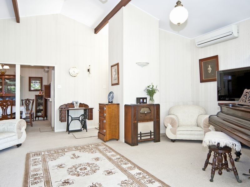 7 Lloyd George Street, Eastern Heights QLD 4305