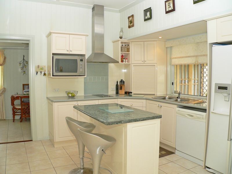 83 Cemetery Road, Raceview QLD 4305