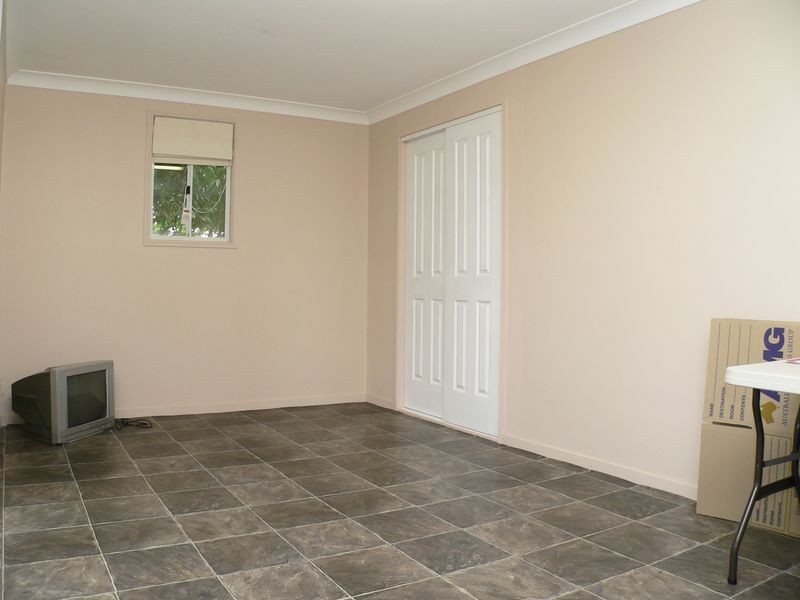 83 Cemetery Road, Raceview QLD 4305