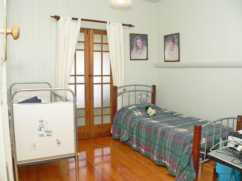 83 Cemetery Road, Raceview QLD 4305