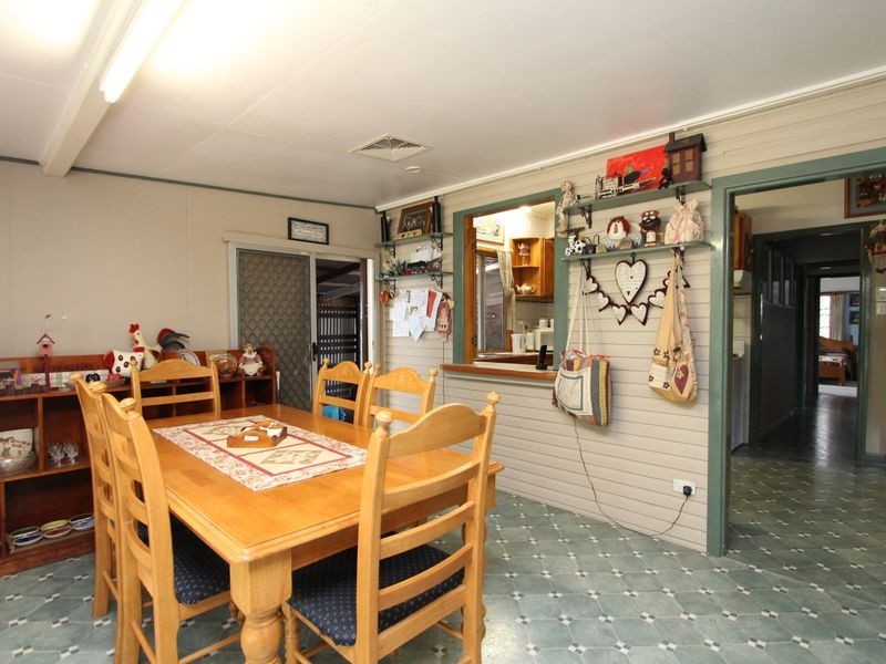 8 Shapcott Street, Eastern Heights QLD 4305