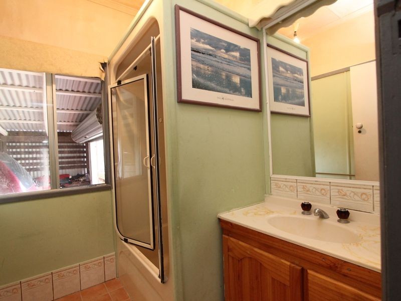 8 Shapcott Street, Eastern Heights QLD 4305