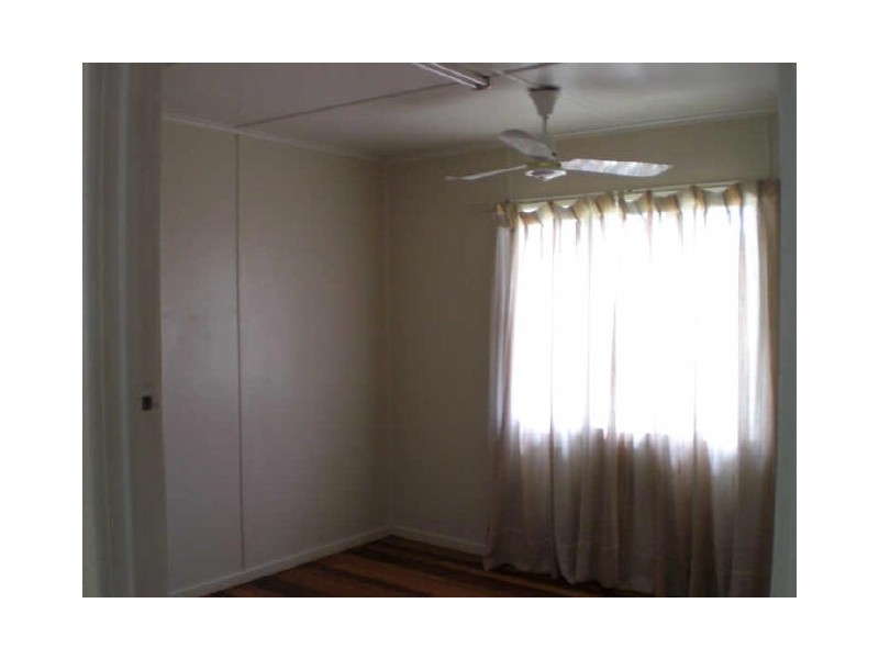 10 Robert Street, North Ipswich QLD 4305