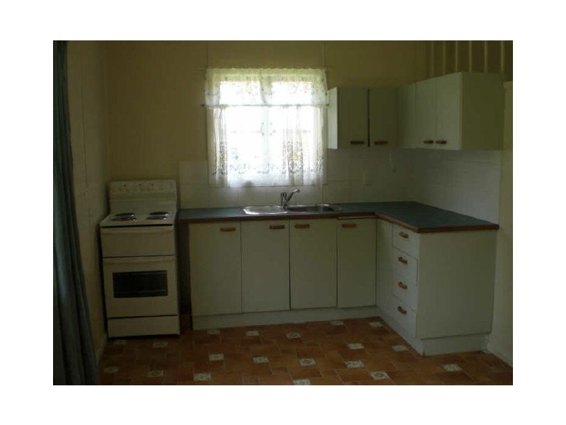 10 Robert Street, North Ipswich QLD 4305