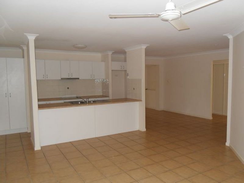 10 Wattle Crescent, Raceview QLD 4305