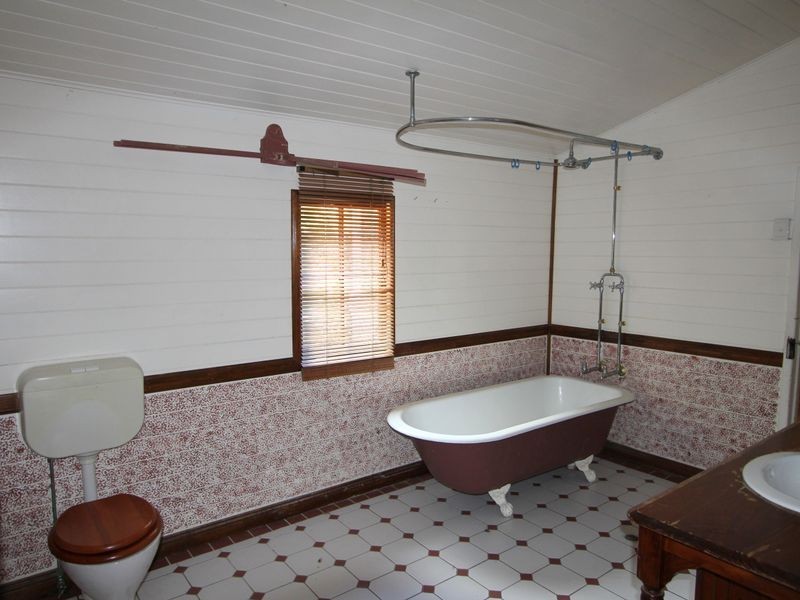 27 Clay Street, Ipswich QLD 4305