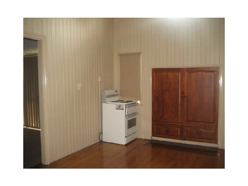 168 Blackstone Road, Silkstone QLD 4304