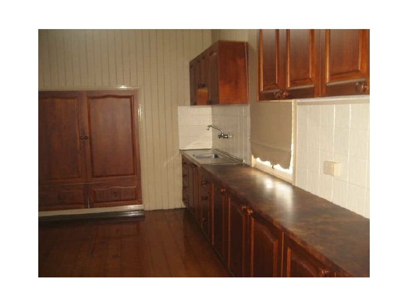 168 Blackstone Road, Silkstone QLD 4304