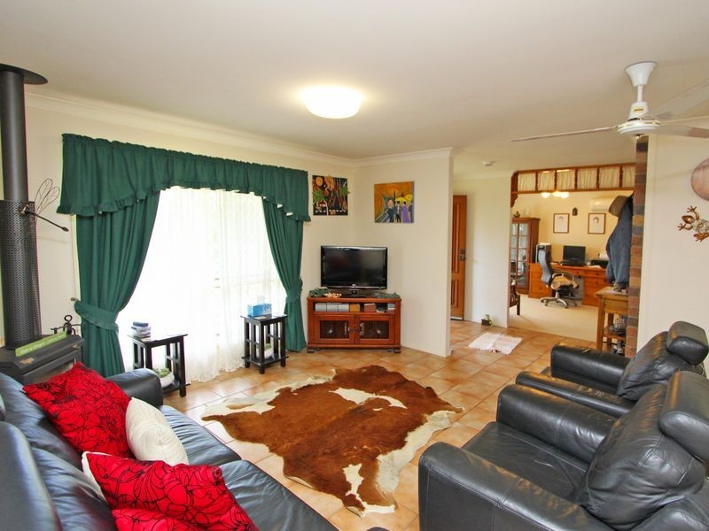21 Glenross Drive, Pine Mountain QLD 4306