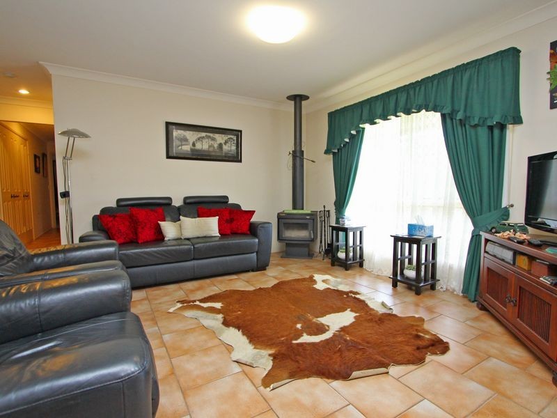 21 Glenross Drive, Pine Mountain QLD 4306