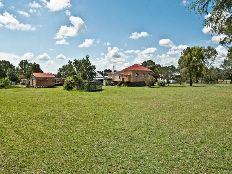 21 Fassifern Street, Peak Crossing QLD 4306