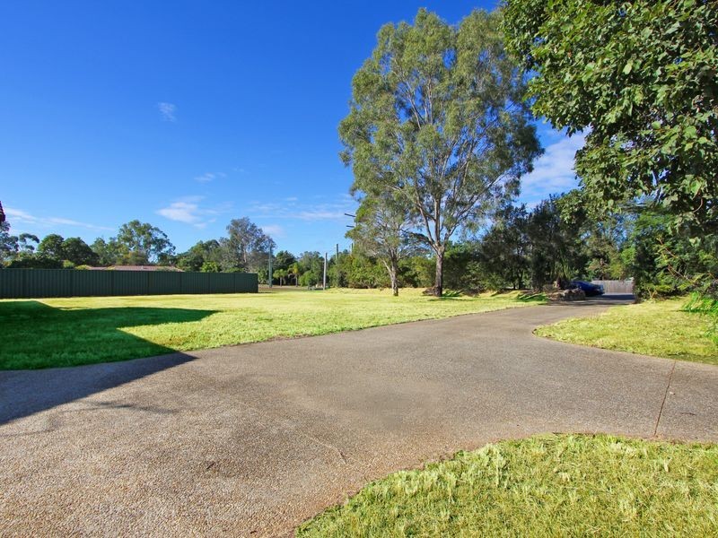 50 College Road, Karana Downs QLD 4306