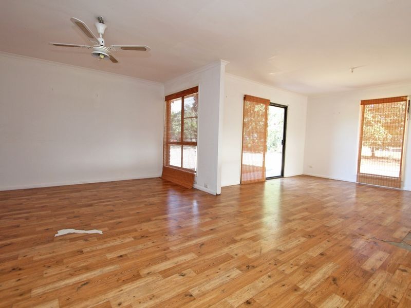 50 College Road, Karana Downs QLD 4306