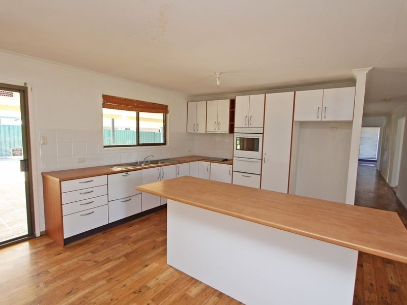 50 College Road, Karana Downs QLD 4306