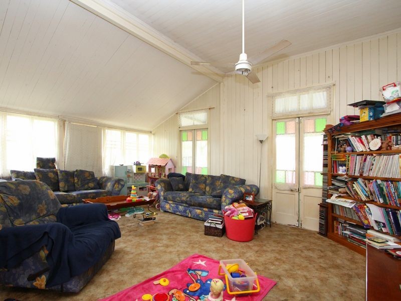 26 Railway Street, Booval QLD 4304