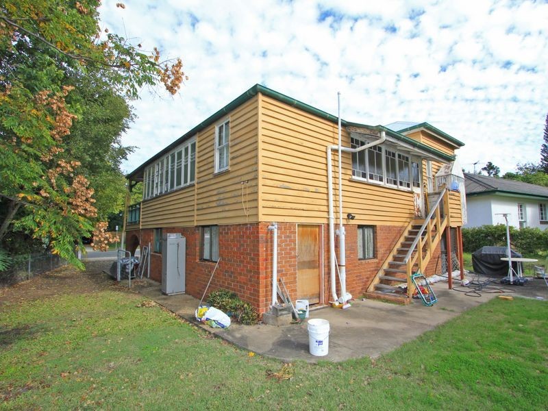 26 Railway Street, Booval QLD 4304