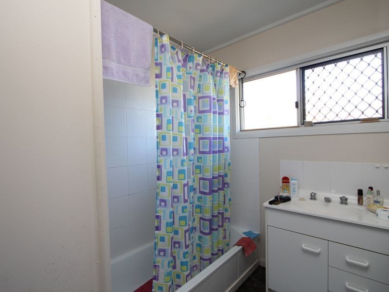 18 Petrie Street, Leichhardt QLD 4305