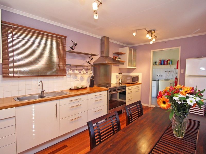 18 Flinders Drive, Leichhardt QLD 4305