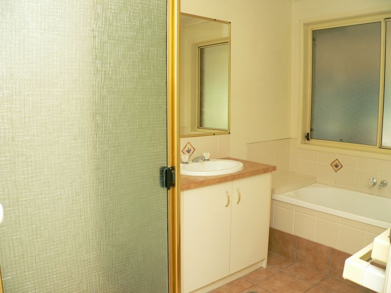 13 Calverton Court, Brassall QLD 4305