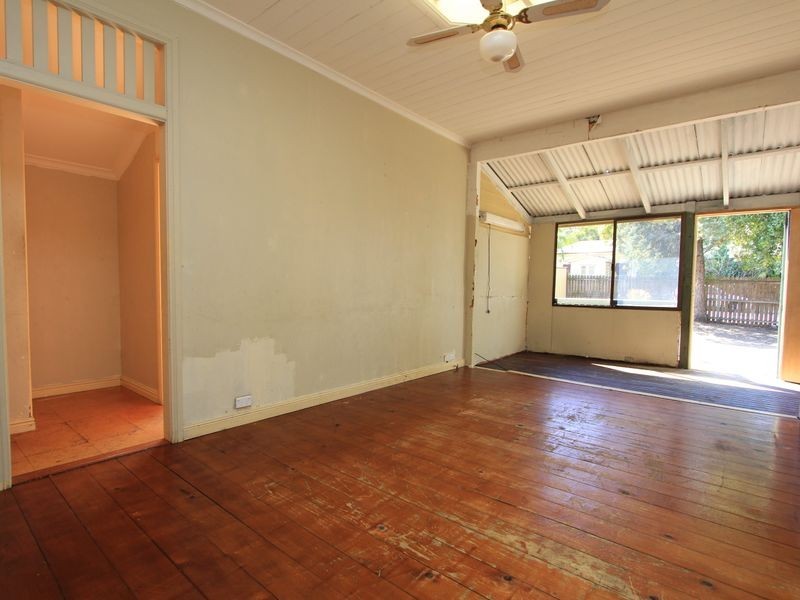 11 Vineyard Street, One Mile QLD 4305