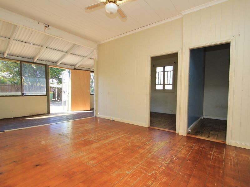 11 Vineyard Street, One Mile QLD 4305