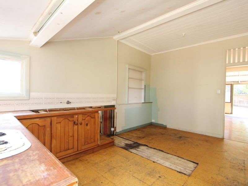 11 Vineyard Street, One Mile QLD 4305