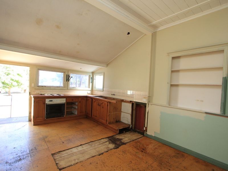 11 Vineyard Street, One Mile QLD 4305