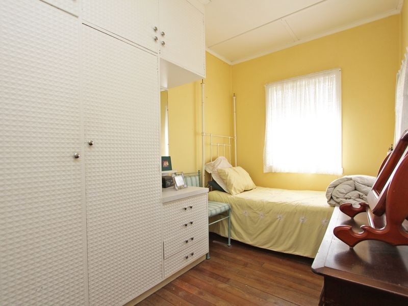 16 Jackes Street, Eastern Heights QLD 4305