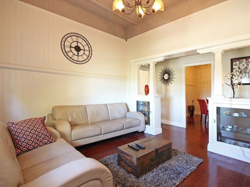 43 Pine Mountain Road, North Ipswich QLD 4305