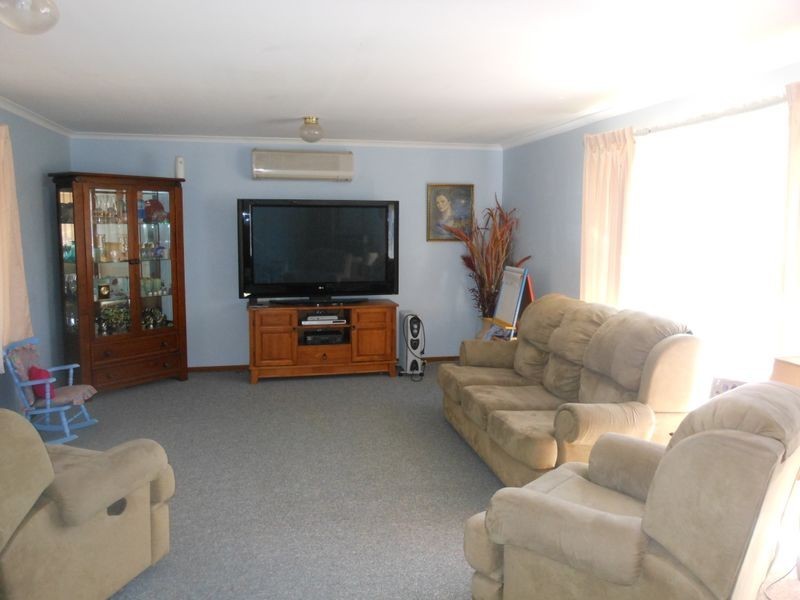 27 Burgoyne Street, Bundamba QLD 4304