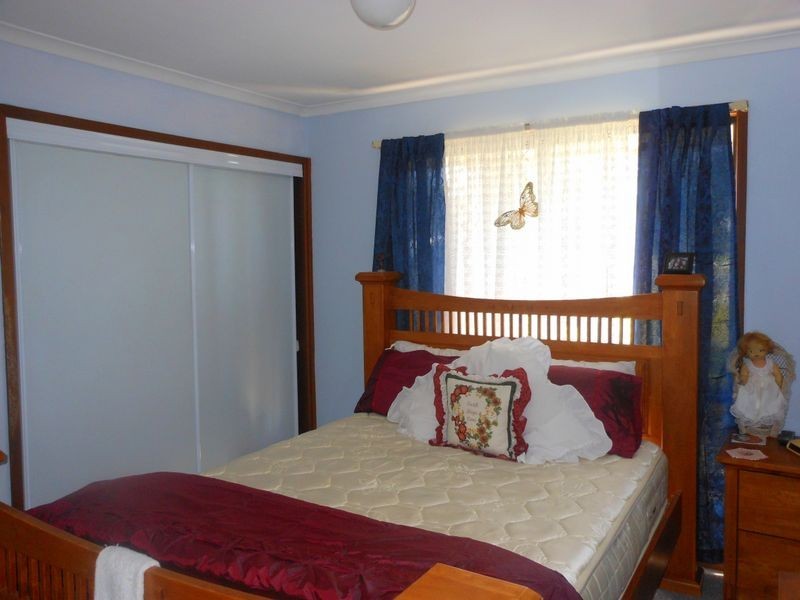 27 Burgoyne Street, Bundamba QLD 4304