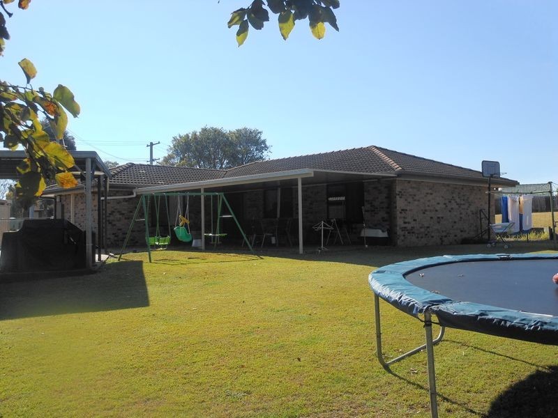 27 Burgoyne Street, Bundamba QLD 4304