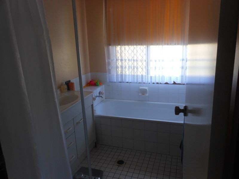 27 Burgoyne Street, Bundamba QLD 4304