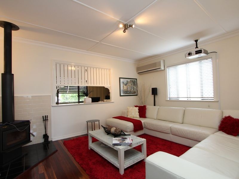 23 Blaxland Street, Eastern Heights QLD 4305