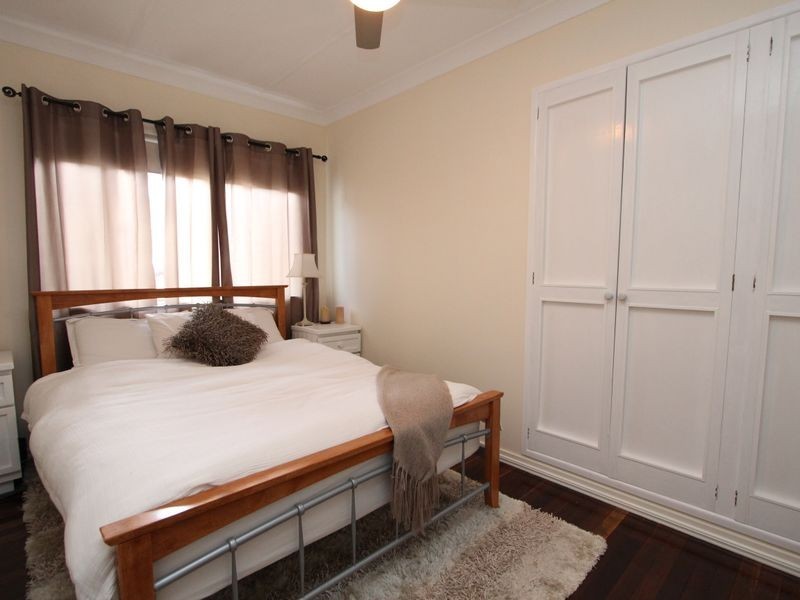 23 Blaxland Street, Eastern Heights QLD 4305