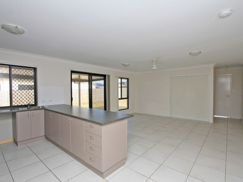 10 Kingfisher Way, Lowood QLD 4311