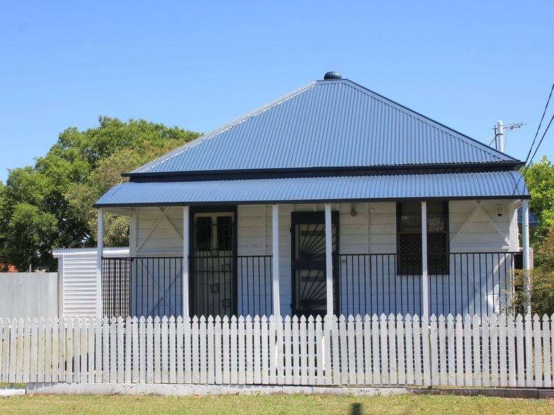 12 Lindsay Street, Bundamba QLD 4304
