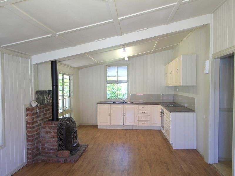12 Lindsay Street, Bundamba QLD 4304