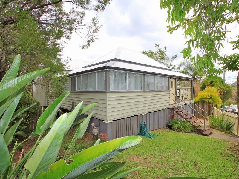 12 Williams Street East, Woodend QLD 4305