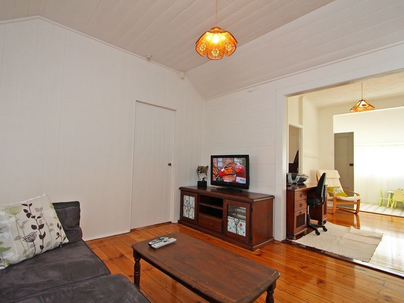 12 Williams Street East, Woodend QLD 4305