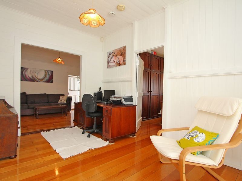 12 Williams Street East, Woodend QLD 4305