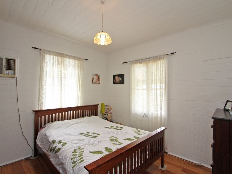 12 Williams Street East, Woodend QLD 4305