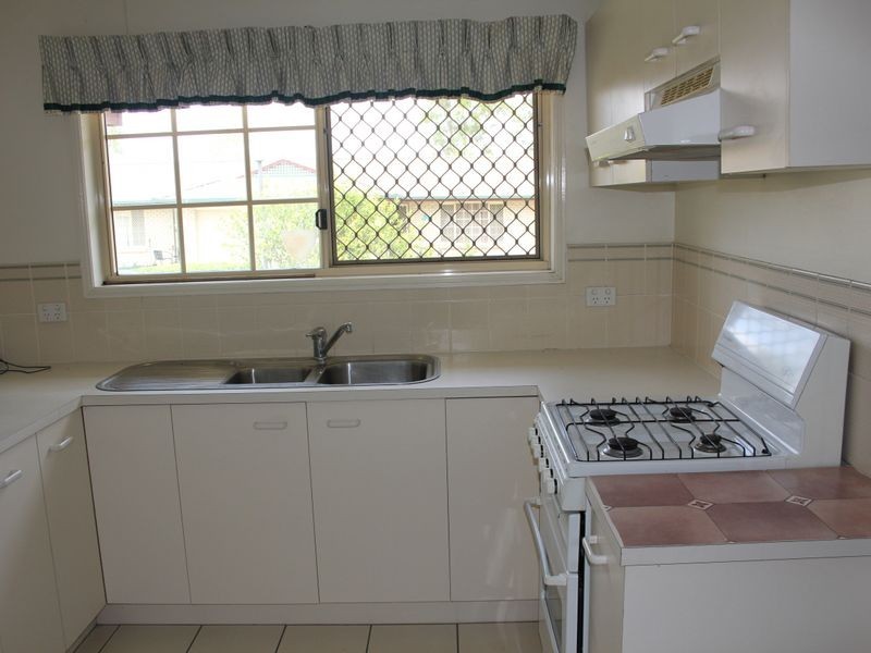 2/112B Robertson Road, Eastern Heights QLD 4305