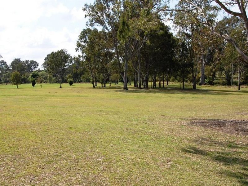 33 Sealy Street, Silkstone QLD 4304