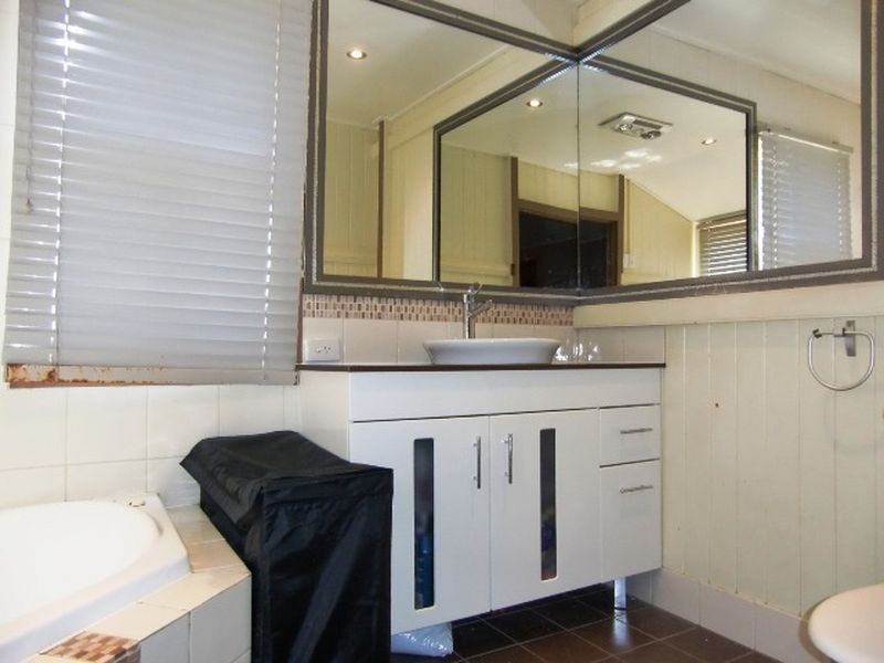 12 Swan Street, Brassall QLD 4305