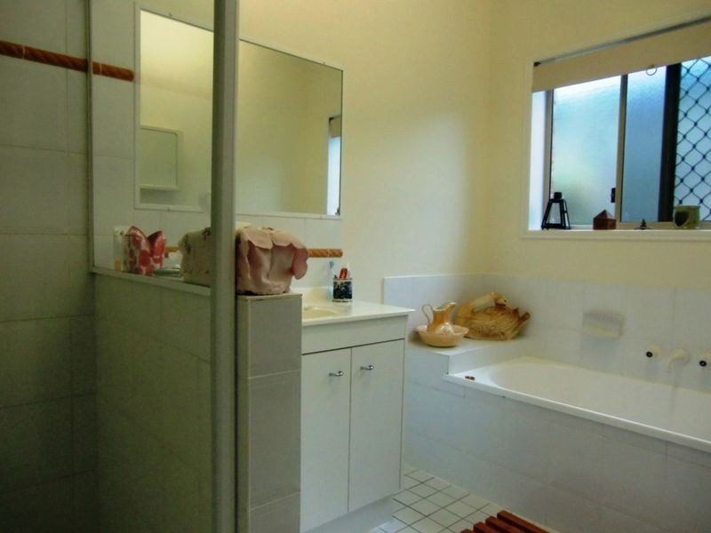 22 Dianthus Place, Flinders View QLD 4305