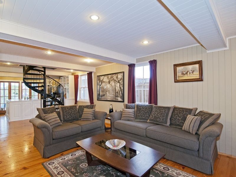 30 Whitehill Road, Newtown QLD 4305