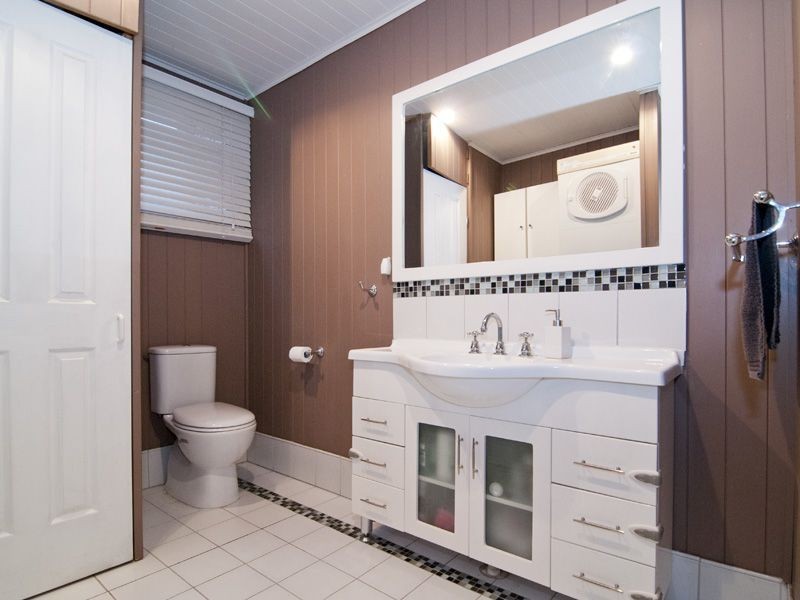 30 Whitehill Road, Newtown QLD 4305