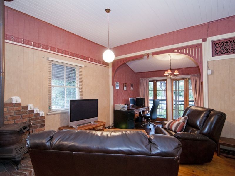 30 Whitehill Road, Newtown QLD 4305